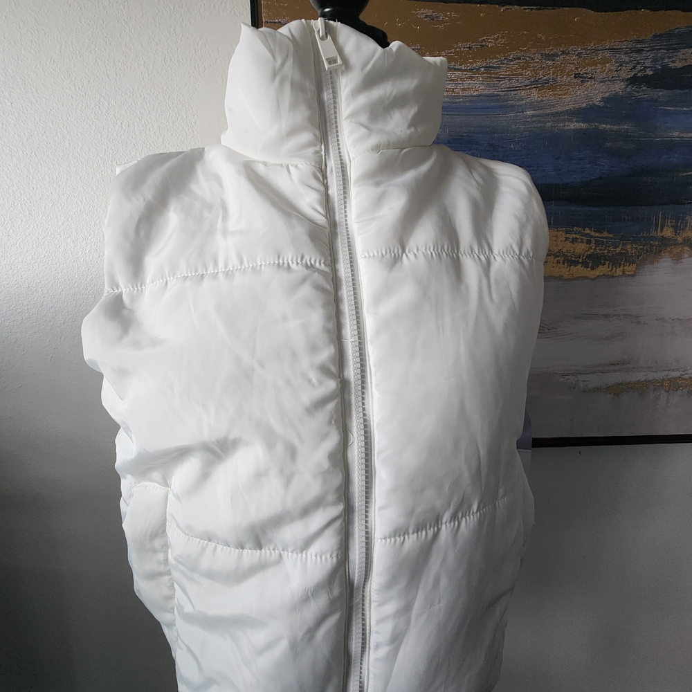 Just Be Women’s White Puffer Vest Size M New With Tags Zip Up Winter